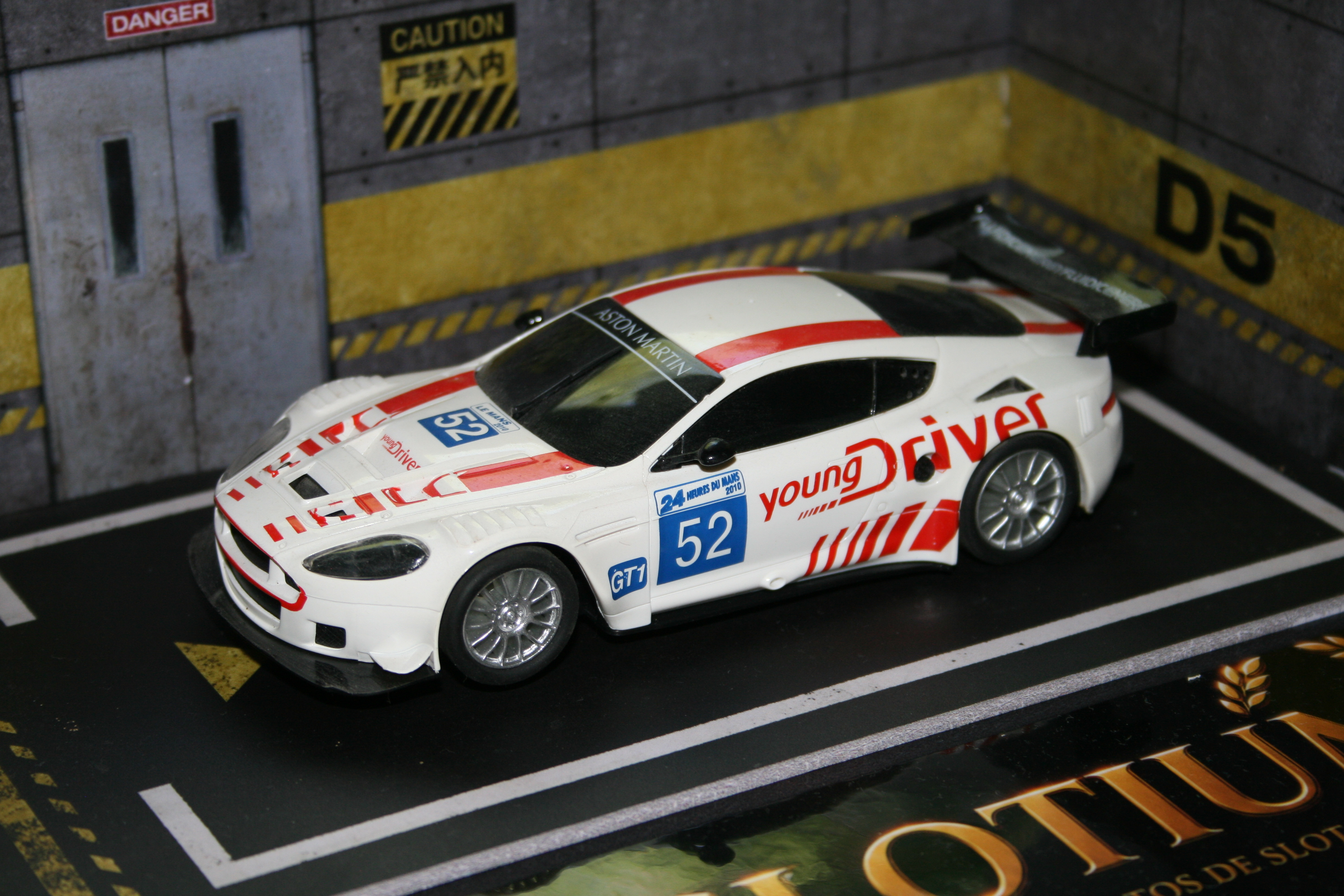 Aston Martin DBR9